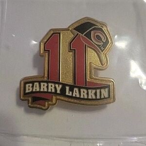Barry Larkin #11 Cincinnati Reds Vintage Enamel Lapel Pin Gold Tone